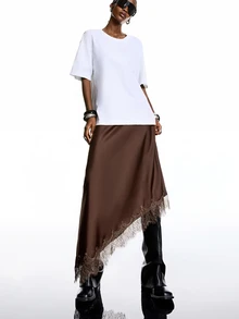 SHEIN x Luisa Sonza LYSMO 2025新款极简主义冬季女士棕色纯色不对称下摆撞色蕾丝优雅半身裙，缎面面料，饰以蕾丝，棕色，适合外出、派对、圣诞派对、新年派对、夏季等场合，优雅迷人。 - 咖啡棕 - 查看 8