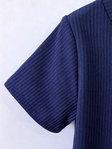 SHEIN 小男孩純色口袋短袖T恤與短褲休閒套裝 - 藏蓝色 - 查看 5