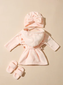 SHEIN 新生女嬰攝影浴袍套裝，含配套頭巾帽與迷你拖鞋，嬰兒拍照服裝，愛心刺繡新生兒拍照道具 - 淺粉色 - 查看 4