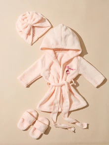 SHEIN 新生女嬰攝影浴袍套裝，含配套頭巾帽與迷你拖鞋，嬰兒拍照服裝，愛心刺繡新生兒拍照道具 - 淺粉色 - 查看 2
