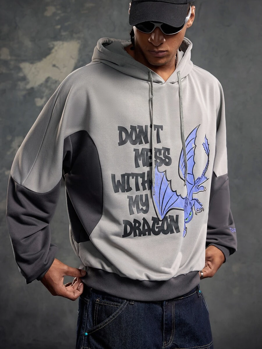 SHEIN How to Train Your Dragon هودي كاجوال للرجال بطبعة حرف وتنين بألوان متباينة، خريفي - رمادي - مشاهدة 1
