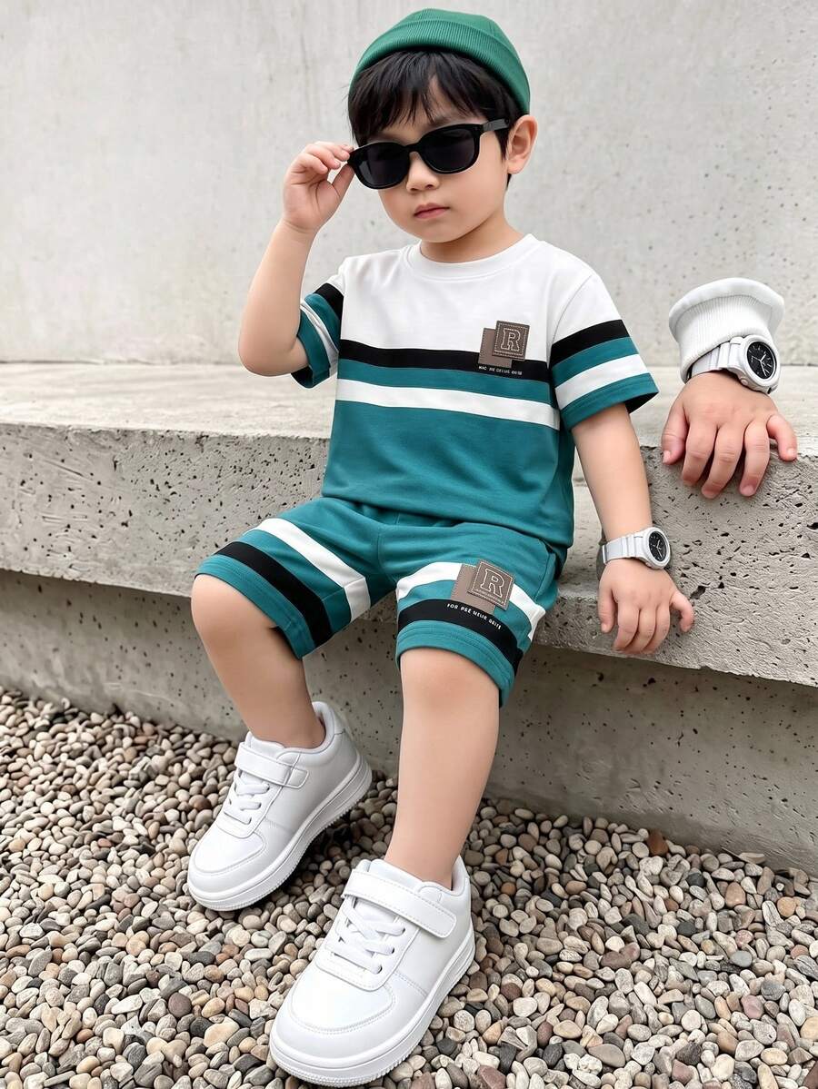 SHEIN 1套小男孩條紋拼色印花短袖T恤與短褲套裝,時尚休閒百搭,帥氣酷感夏季風格,適合日常出遊、上學、運動及其他場合 - 彩色 - 查看 1
