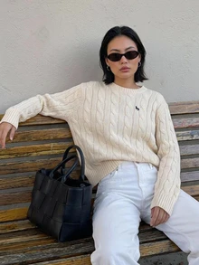 DAZY 女款圖案刺繡扭繩針織寬鬆長袖圓領休閒套頭毛衣，春秋校園大學風白色圖案 - 杏色 - 查看 3