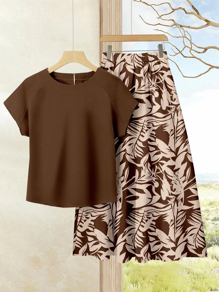 EMERY ROSE 2pcs Women's Vacation Casual Solid Color Top+Printed Skirt Set, Summer Top Printed - Brown - View 1