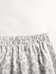 SHEIN 青少年女孩淺灰色豹紋修身短袖T恤寬腿褲2件套休閒日常穿搭，運動風 - 淺灰色 - 查看 8