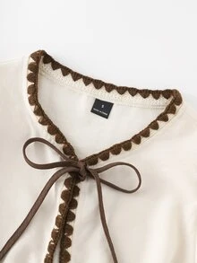 GlowEve 優雅可愛咖啡棕貝殼刺繡撞色繩結蝴蝶結設計短袖女款襯衫，適合早午餐、酒吧、派對、夏季穿著 - 杏色 - 查看 7