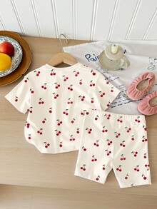 SHEIN LMoss Kids 奶油白，可爱迷你樱桃简约甜美字母图案，女婴休闲宽松圆领短袖T恤短裤套装，适合居家、外出、街拍、野餐、户外、度假、返校、夏季穿着，舒适透气，适合秋季叠穿，时尚女婴，休闲装，女婴印花服装，返校季，秋季服装，樱桃图案婴儿套装，夏季婴儿睡衣，婴儿休闲套装，樱桃印花婴儿套装 - 彩色 - 查看 5