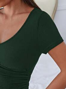 SHEIN Essnce Camiseta casual versátil de unicolor con cordón lateral - Verde Oscuro - Ver 4