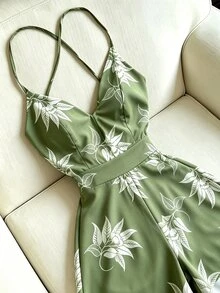 Franclia Women's French Fresh Green Leaf Ditsy Floral Sexy V-Neck Backless Tie-Up Wide Leg Short Romper - Green - View 5