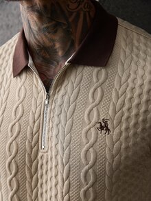 Manfinity CasualCool 男士時尚休閒復古短袖 Polo 衫，針織提花上衣，圖案復古風，日常度假假日米色夏季款 - 卡其色 - 查看 3