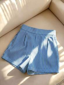 SHEIN Franclia 女士高端条纹荷叶边装饰纽扣衬衫+条纹短裤套装（2件套），无袖上衣，春夏套装，蓝白两件套，适合度假、外出、Y2K风格、春季、夏季、返校季、休闲、海滩、商务场合。 - 藍白色 - 查看 4