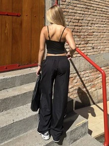 BiaLiraa 两件套女士运动服，撞色设计，无袖露背紧身上衣搭配直筒宽松长裤，适合日常休闲、跑步、瑜伽、健身、高尔夫、网球等运动。 - 黑色 - 查看 2