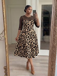SHEIN Lady CURVE 大尺碼時尚性感豹紋網紗拼接圓領洋裝 - 彩色 - 查看 1