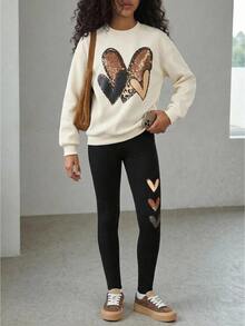 SHEIN 兒童青少年女孩休閒愛心與豹紋印花圓領長袖衛衣 + 黑色內搭褲套裝，冬季節慶穿搭，萬聖節、開學季、秋季 - 杏色 - 查看 7