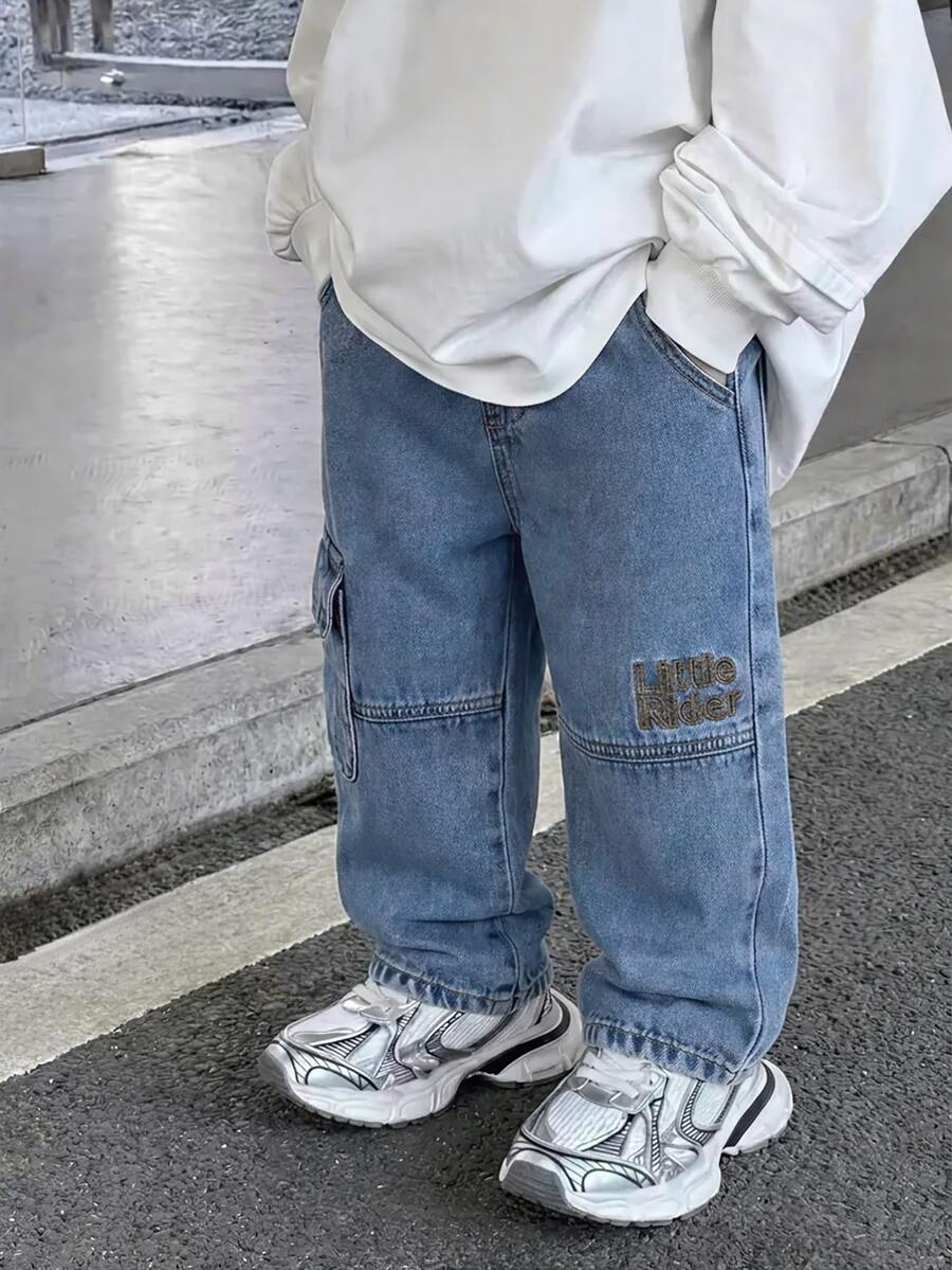 SHEIN Young Boys Denim Jeans, Little Boys Casual Cute Embroidered Pattern Large Pocket Design Medium Blue Washed Loose Fit Straight Leg Jeans, Suitable For Young Boys, Spring/Autumn New Style - Blue - View 1