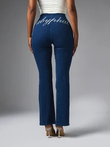 BABYPHAT Jeans acampanados de tiro alto con estampado de bordado de guion característico en la parte trasera y detalle de logotipo de gato, denim de largo completo - azul real - Ver 4
