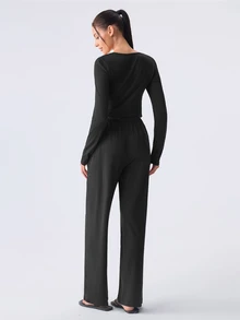 Loungeista 秋季新品休閒長褲方領長袖短版上衣歐美風女式運動居家服套裝 - 黑色 - 查看 3
