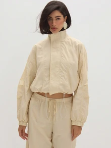 MUSEYN Jaket Krem Model Corong Leher Bulat Potongan Boxy dengan Hem Elastis - Aprikot - View 3
