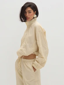 MUSEYN Jaket Krem Model Corong Leher Bulat Potongan Boxy dengan Hem Elastis - Aprikot - View 2