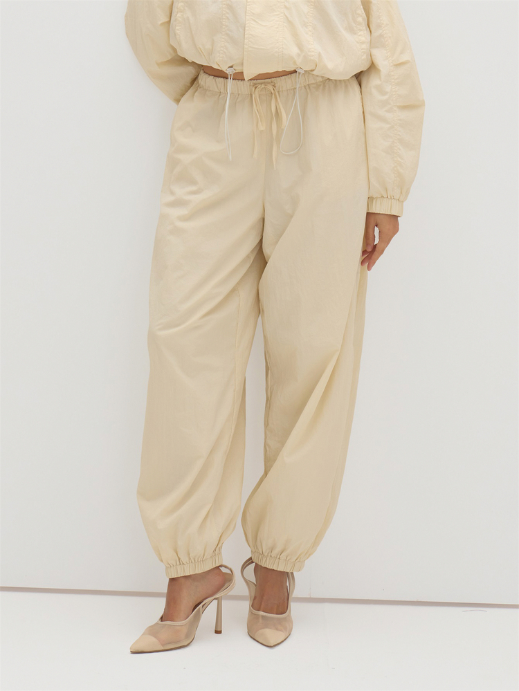 MUSEYN Cream Balloon Ruched Elastic Waistband Pants Statement Fashion-Forward Everyday Office Fall New Season Capsule Wardrobe - Apricot - View 2