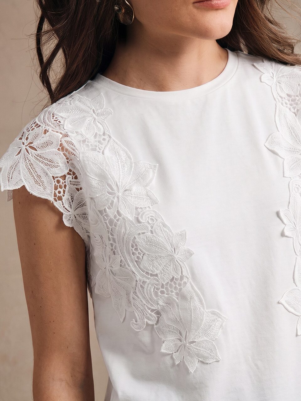 Anewsta Women's New Summer Casual Round Neck 3D Floral Lace Embroidery Patchwork Short Sleeve T-Shirt Top, Suitable For Vacation, Party, Gathering And Daily Wear