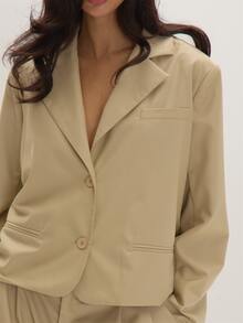 MUSEYN Blazer Jas Beige Tenun dengan Bantalan Bahu Terstruktur dan Detail Pengikat di Bagian Belakang - Khaki - View 3