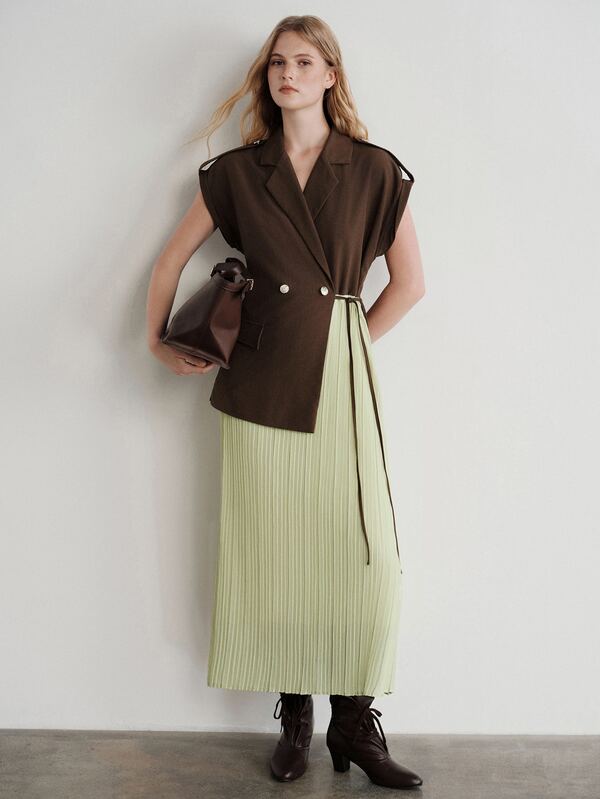 Aveloria Modichic Summer/Autumn Coffee & Lime Green Colorblock Sleeveless Dropped Shoulder Blazer Lapel Tie-Front 2 In 1 Pleated Heavy-Hem Skirt Dress, Blazer-Style Commuter Avant-Garde Minimalist Old Money Modern Chic Versatile Party Dress