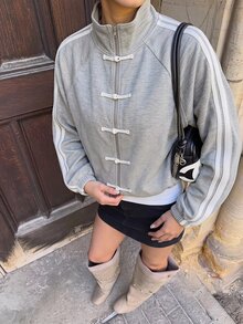 女款秋季灰色條紋側拉鍊運動外套，中式盤扣立領休閒街頭運動夾克 - 灰色 - 查看 2