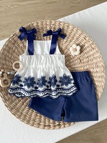 SHEIN Playful Pals 2件組女嬰幼兒/新生兒0-3歲春夏休閒日常可愛度假條紋蝴蝶結圖案背心上衣+短褲套裝 - 藍白色 - 查看 2