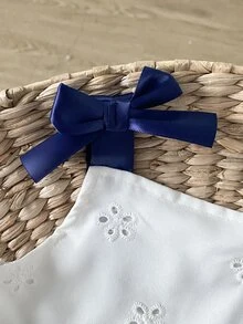 SHEIN Playful Pals 2件組女嬰幼兒/新生兒0-3歲春夏休閒日常可愛度假條紋蝴蝶結圖案背心上衣+短褲套裝 - 藍白色 - 查看 5