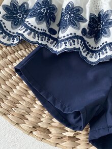 SHEIN Playful Pals 2件組女嬰幼兒/新生兒0-3歲春夏休閒日常可愛度假條紋蝴蝶結圖案背心上衣+短褲套裝 - 藍白色 - 查看 7