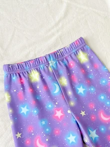 SHEIN 兒童女童圓領短袖長褲夢幻少女團星形圖案印花甜酷俏皮風針織彈性面料舒適柔軟高彈緊身UV光感紫色兩件套居家服睡衣 - 藍白色 - 查看 4