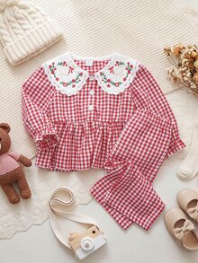 SHEIN 2件組嬰幼兒女童甜美紅白格紋刺繡蕾絲彼得潘領荷葉邊長袖上衣褲子套裝，適合上學、聖誕節，春秋冬三季穿著 - 紅白色 - 查看 6
