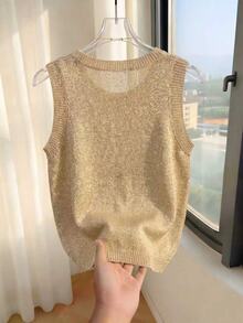 SHEIN Franclia 2026新款女款閃金針織背心上衣-圓領、羅紋袖口細節、短版剪裁，完美融合90年代復古魅力與極簡時尚，適合早午餐約會、夜晚出遊及春夏日常穿搭 - 杏色 - 查看 2