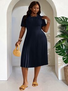 Slaydiva Gaun Wanita Ukuran Besar Warna Polos Lengan Pendek Mengembang dengan Hem Berlipit Formal untuk Kantor Warna Biru Tua Musim Panas yang Elegan - Navy Blue - View 8
