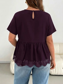SHEIN Essnce 大尺碼女款春夏時尚休閒寬鬆涼爽舒適日常基本百搭顯瘦黑色蕾絲飾邊下擺短袖娃娃上衣，外出上衣，極簡風，蕾絲飾邊黑色上衣，夏季襯衫 - 中紫紅色 - 查看 2
