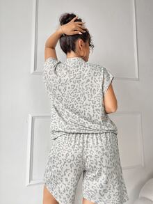 SHEIN SXY 夏季廢土風做舊休閒套裝，立領落肩袖T恤與寬腿百慕達短褲，2件套 - 彩色 - 查看 2