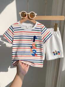 SHEIN Playful Pals 2件組男嬰裝飾數字與卡通領口短袖開襟衫與短褲套裝 羅紋材質夏款衣物 - 彩色 - 查看 4