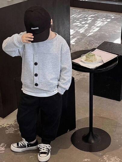 2件組兒童小男孩裝飾鈕扣解構拼接設計針織軟綿圓領長袖套頭衛衣＋鬆緊腰長褲，刷毛加厚抓絨內裡，適合冬季