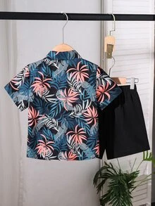 SHEIN 小男孩熱帶植物印花短袖襯衫與短褲套裝，兒童夏季兩件式白色套裝，適合度假、去海邊和動物園 - 黑色 - 查看 2