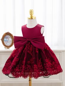 SHEIN 女嬰酒紅色緞面花童禮服，嬰兒厚實花卉刺繡蕾絲公主裙，附大蝴蝶結，適合1歲生日派對 - 紅色 - 查看 5