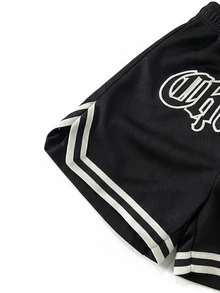 SHEIN 2件組 嬰幼兒男童夏季黑色網眼籃球球衣 Street Life 休閒圖案街頭時尚海灘無袖上衣與短褲套裝 - 黑色 - 查看 4