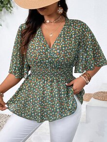 SHEIN Plus Size Floral Print Ruffle Sleeve Vacation Style Spring/Summer Shirt With V Neckline, For Christmas Peplum Top - Green - View 6