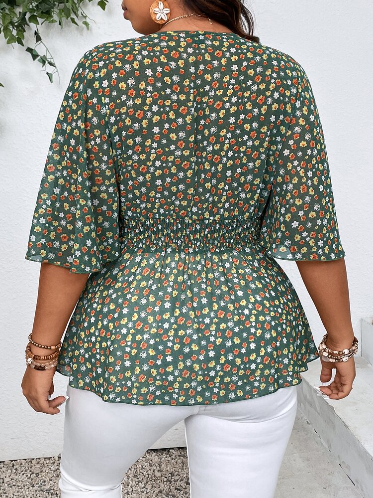 SHEIN Plus Size Floral Print Ruffle Sleeve Vacation Style Spring/Summer Shirt With V Neckline, For Christmas Peplum Top - Green - View 3