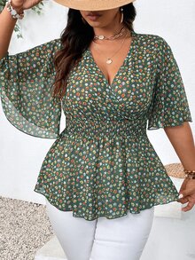 SHEIN Plus Size Floral Print Ruffle Sleeve Vacation Style Spring/Summer Shirt With V Neckline, For Christmas Peplum Top - Green - View 2