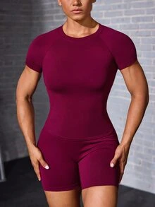 Zolique Women's Solid Color Raglan Short Sleeve T-Shirt And Shorts High-End Tight Fit Sports Set - Burgundy - View 3