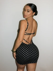 SHEIN SXY 夏季黑白波點性感露背迷你洋裝 - 黑與白 - 查看 3