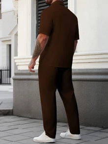 Manfinity CasualCool 男士拼色單排扣短袖襯衫與長褲休閒日常穿搭 - 棕色 - 查看 3