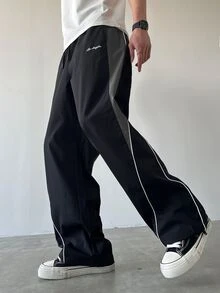 Manfinity EMRG 男士时尚宽松抽绳腰裤，侧边拼色设计。男士阔腿裤，男士直筒裤。适合日常穿着、外出、运动休闲、上学、派对、音乐节、休闲。可作为送给朋友、男朋友、秋季的礼物。 - 黑色 - 查看 3