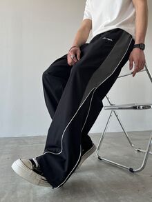 Manfinity EMRG 男士时尚宽松抽绳腰裤，侧边拼色设计。男士阔腿裤，男士直筒裤。适合日常穿着、外出、运动休闲、上学、派对、音乐节、休闲。可作为送给朋友、男朋友、秋季的礼物。 - 黑色 - 查看 5